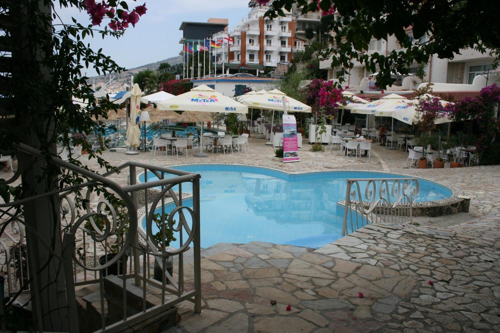 Bougainville Bay Apartments ซารานเดอ ภายนอก รูปภาพ