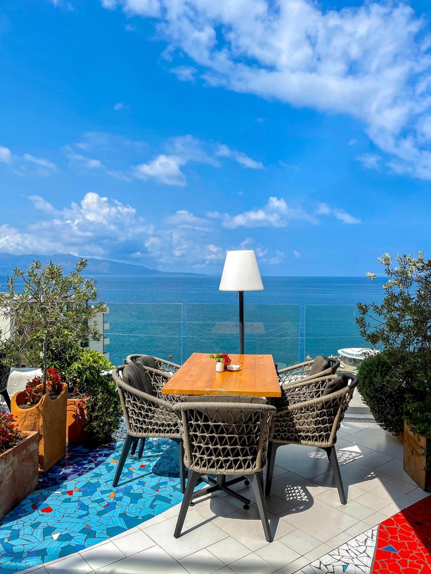 Bougainville Bay Apartments ซารานเดอ ภายนอก รูปภาพ